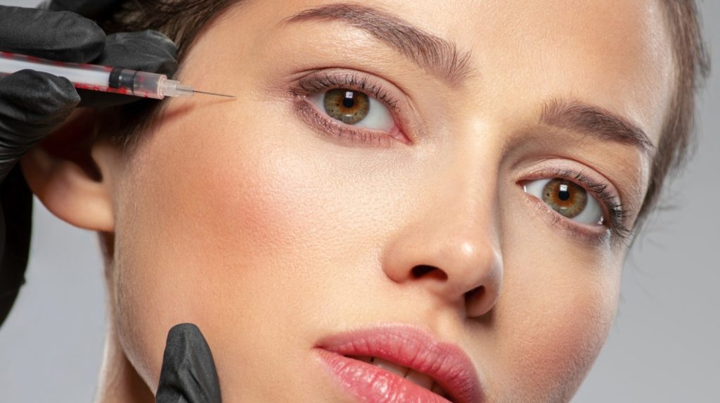 فیلر زیر چشم برای چه کسانی مناسب است