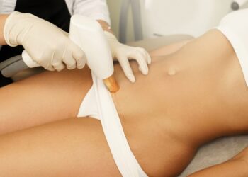 لیزر در زمان پریودی 💫 آیا انجام لیزر موهای زائد در دوران قاعدگی مجاز است؟